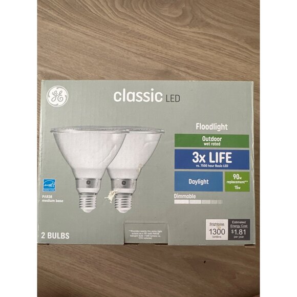 GE Classic LED Floodlight Bulb 2-Pack PAR38 Daylight 1300 Lumens 22.8 Years 90W - Picture 1 of 5